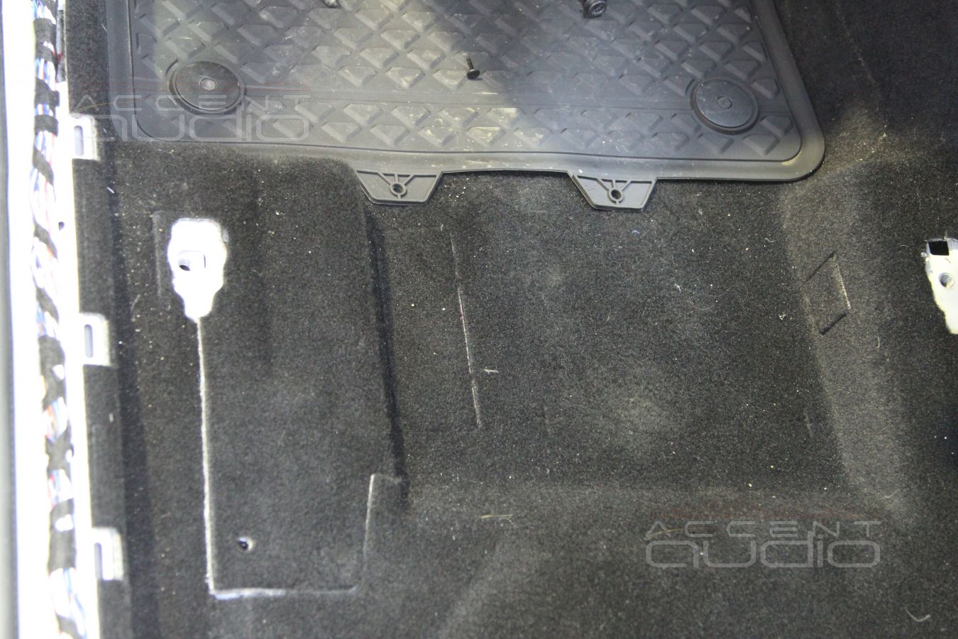 Установка усилителей в Volkswagen Golf 7