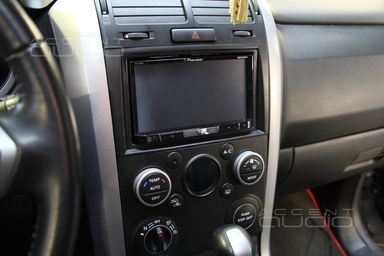 Магнитола Pioneer AVH-X8500BT в Suzuki Grand Vitara