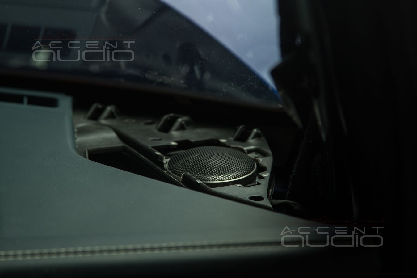 Простой монтаж среднечастотных динамиков Focal 3,5WM Midrange Utopia Be M в 911