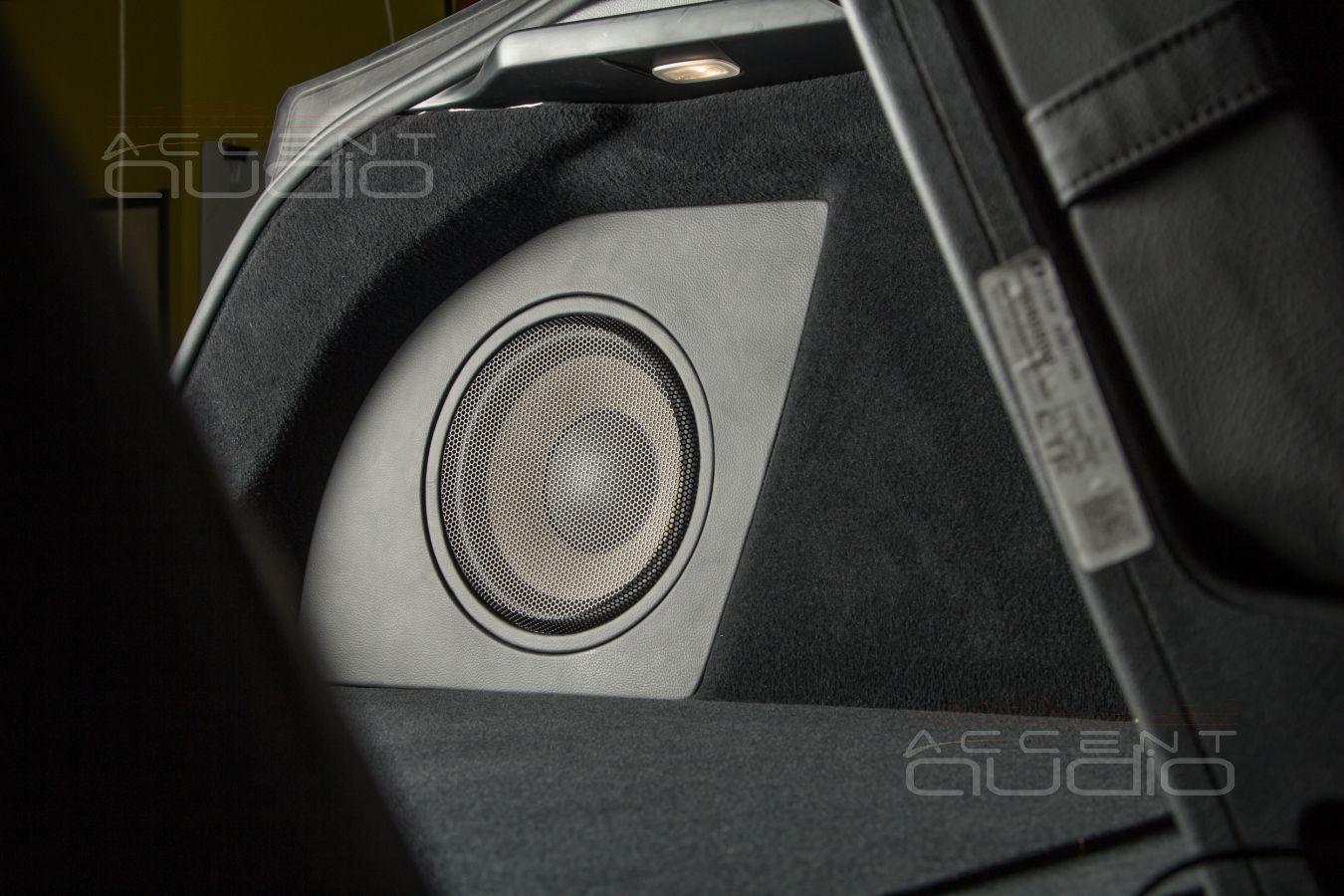 2023 Update: другой сабвуфер, но в том же стиле для Mercedes GLE Coupe