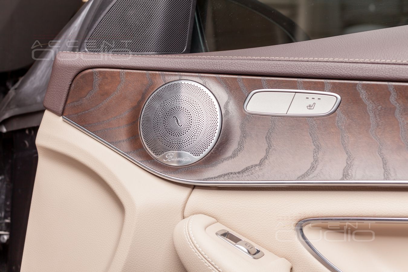 Снаружи Burmester – внутри – E.O.S: установка среднечастотных излучателей в Mercedes-Benz W205