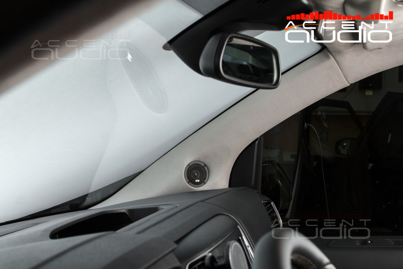 Правильное расположение широкополосных излучателей Blam в Opel Zafira Life