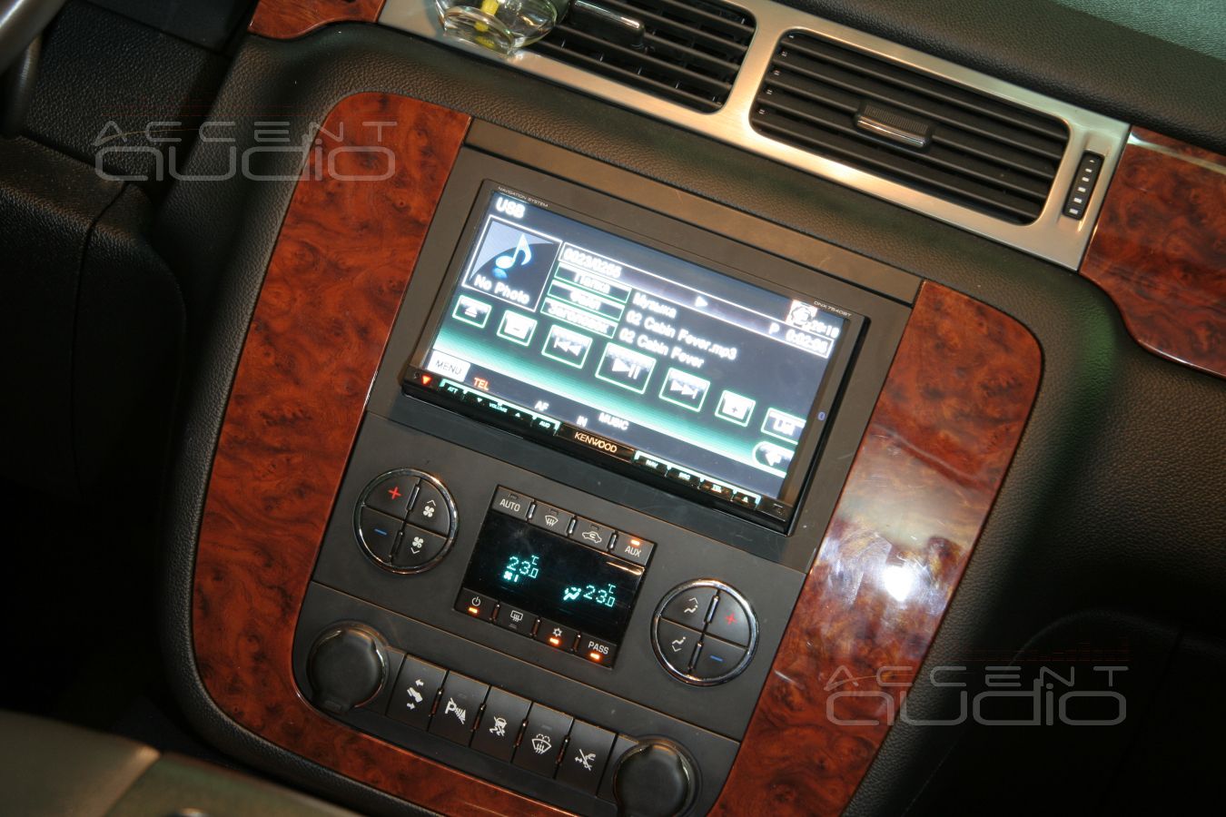 Замена магнитолы в Chevrolet Tahoe