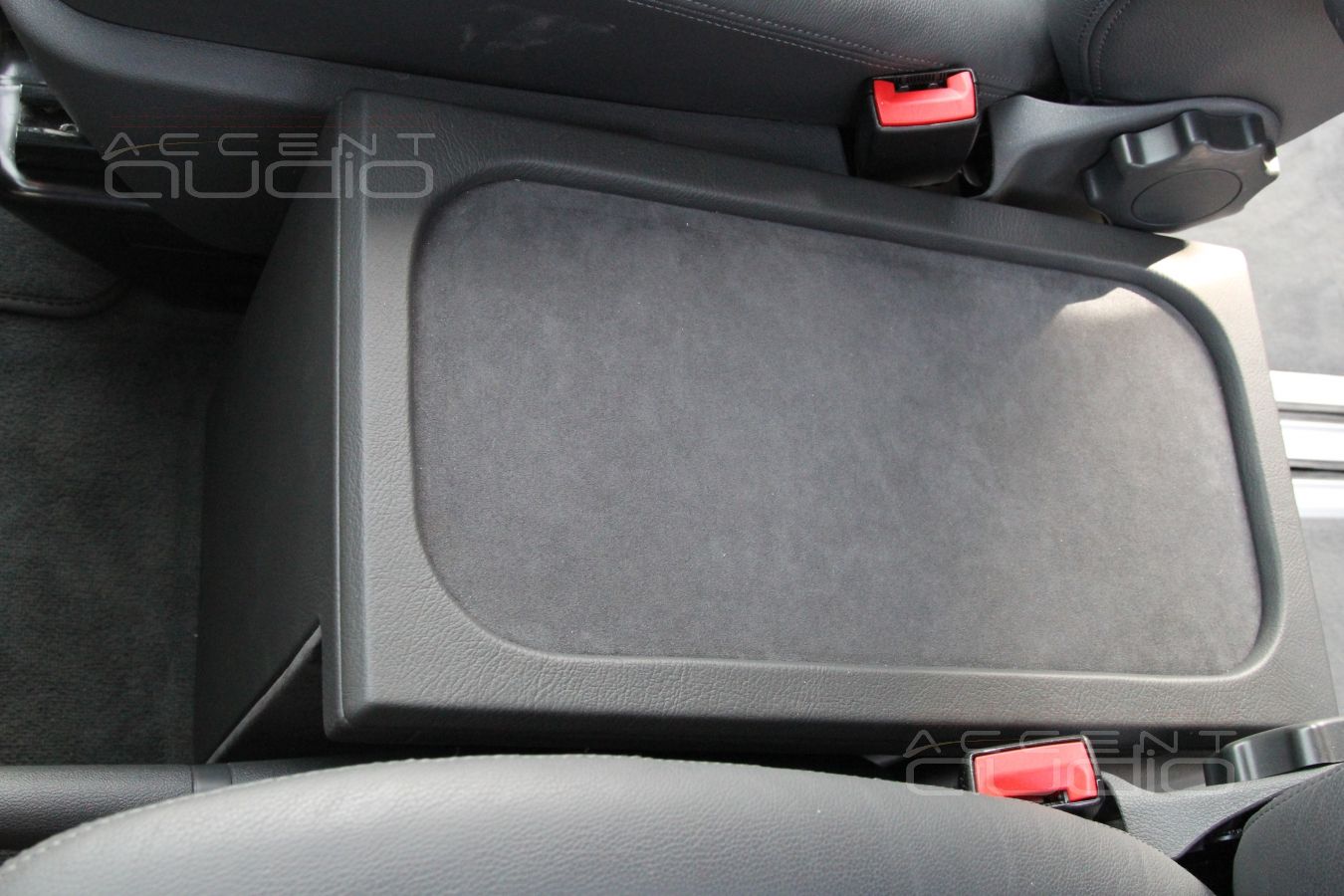 Установка сабвуфера в Volkswagen Multivan