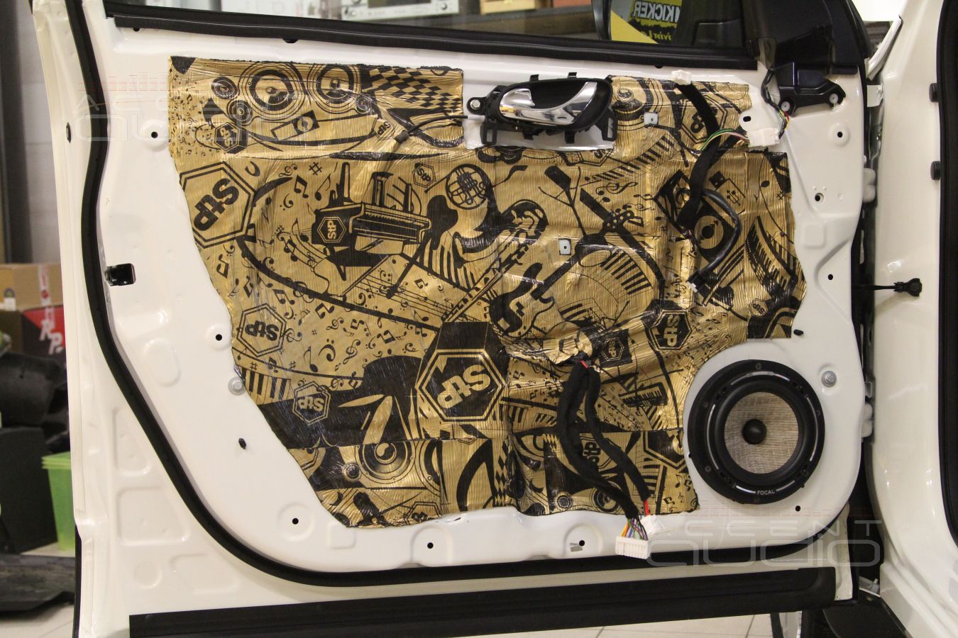 Установка акустики Focal 