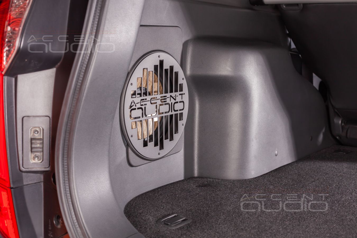 Новая форма для нового Mitsubishi Pajero Sport: интеграция сабвуфера Focal