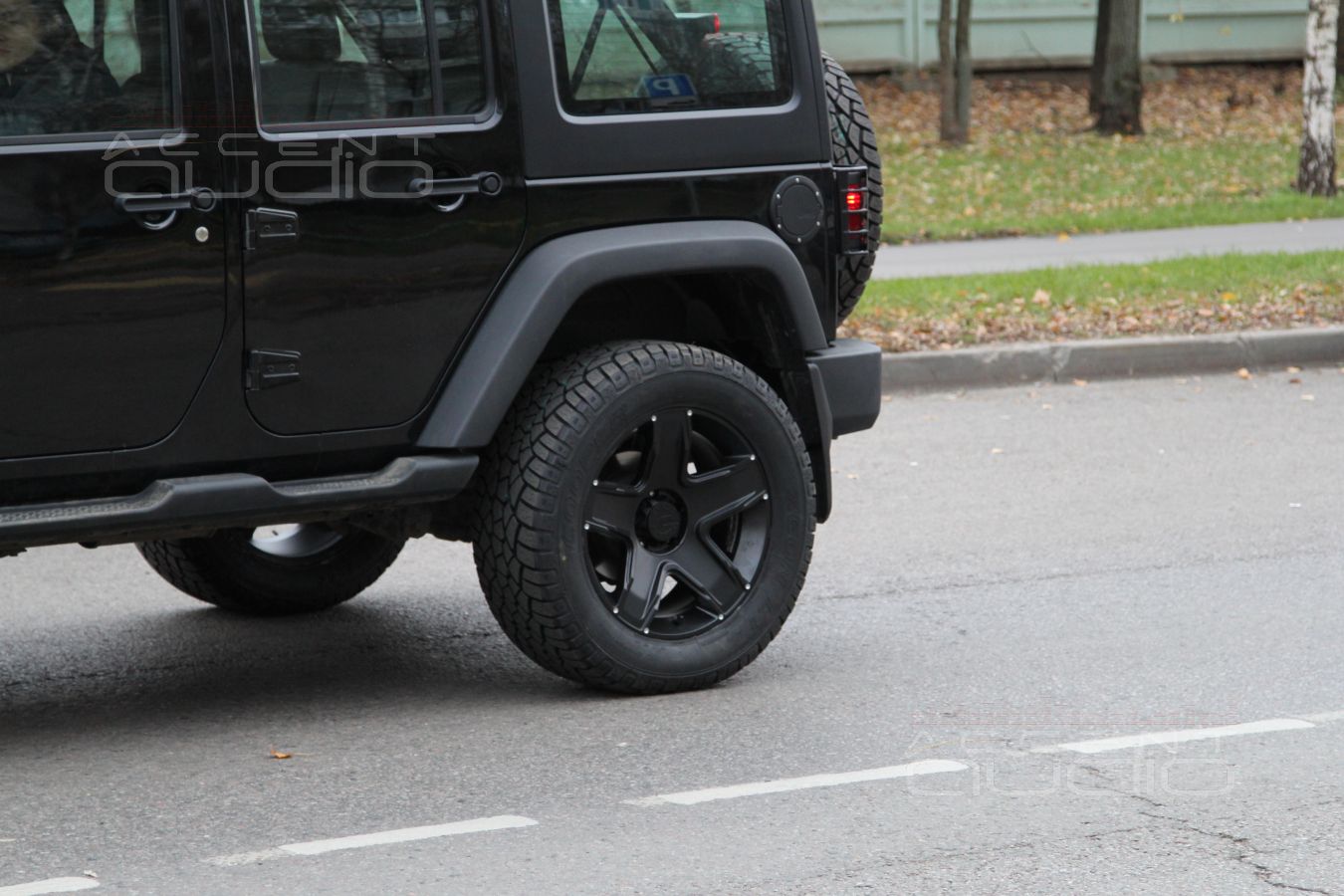 Новые черные колеса MAMBA на черном Jeep Wrangler Rubicon