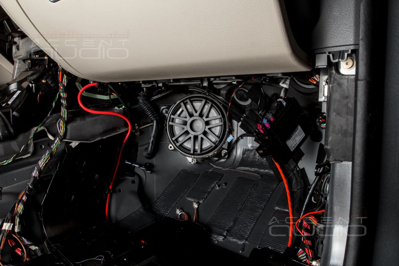 Скрытый монтаж новых внутрипольных вуферов от Eton для Mercedes-Benz GLS 2020