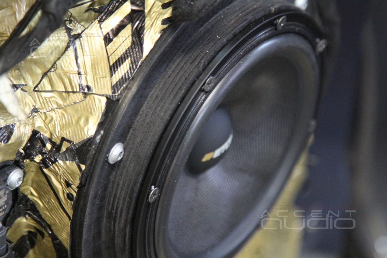 Установка новой акустики Eton в LandRover Discovery Sport