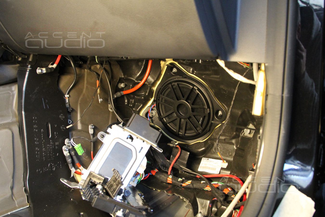 Eton UG MB 195L в Mercedes-Benz E200 – как дома