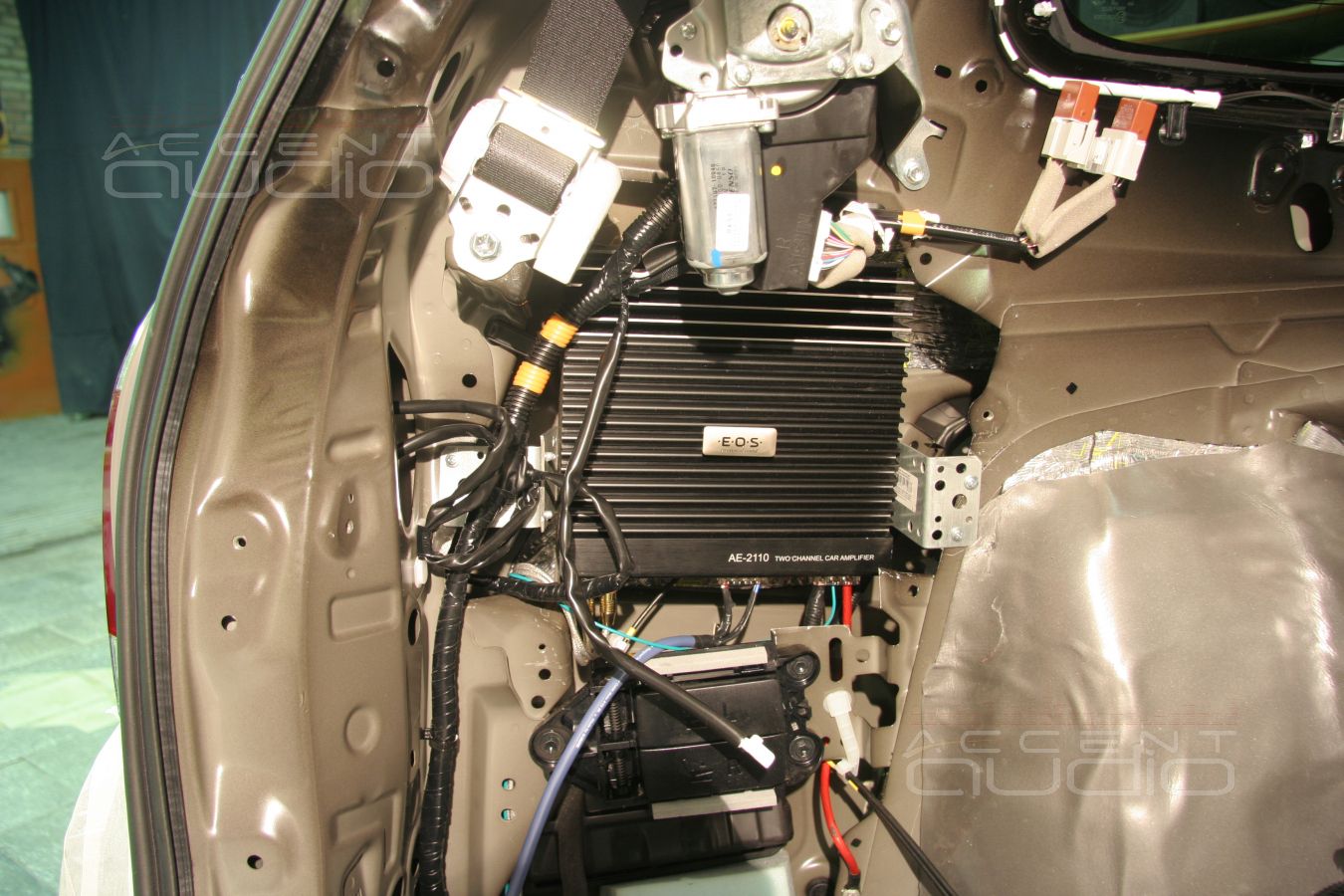 Продуманная интеграция: встроенный сабвуфер, аудиоподготовка, ивертор в Toyota Highlander