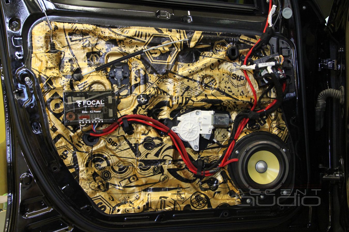 Установка акустики в Mercedes-Benz GLE