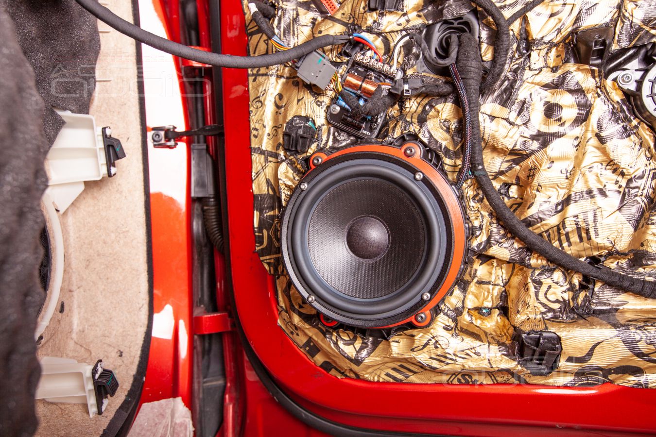 Установка акустики: Eton, Helix, SOAudio – все друзья в одной двери Volvo XC60