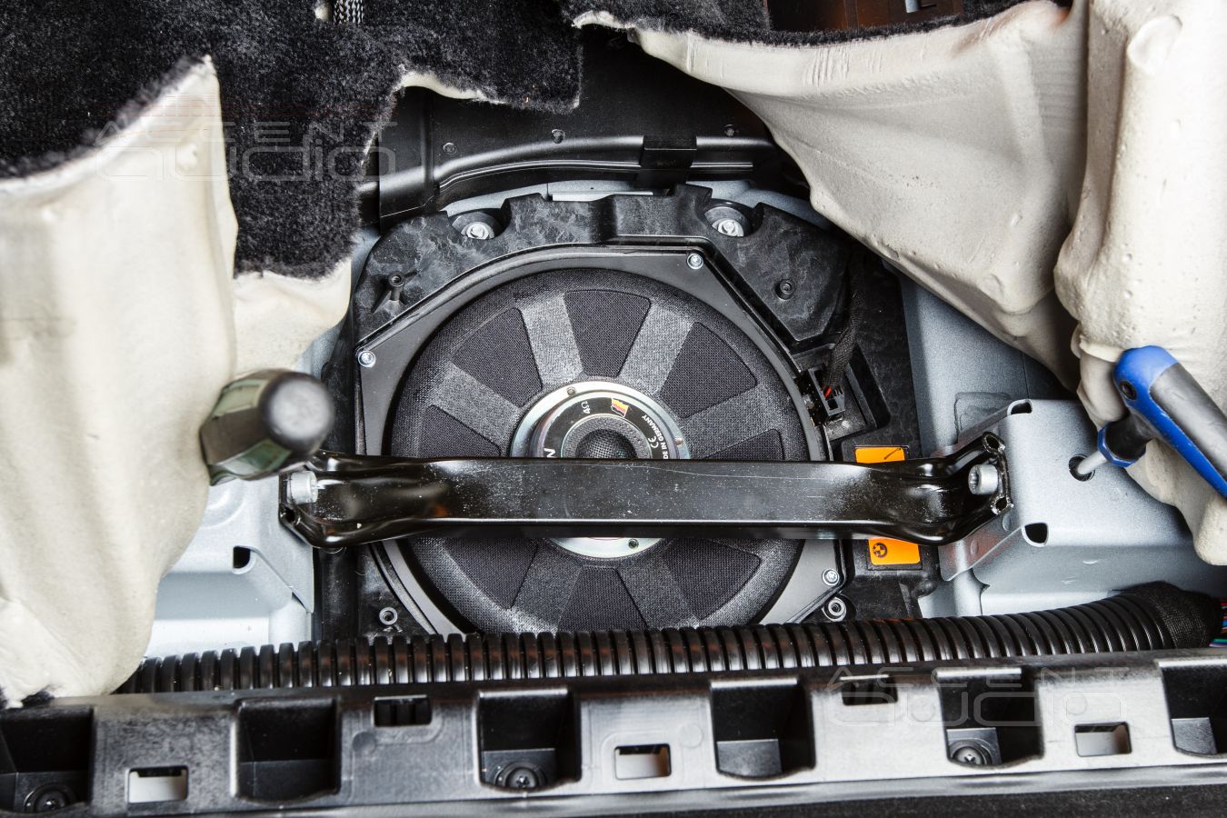 Немецкие подсидельные вуферы Eton вместо Harman Kardon в Rolls Royce Wraith