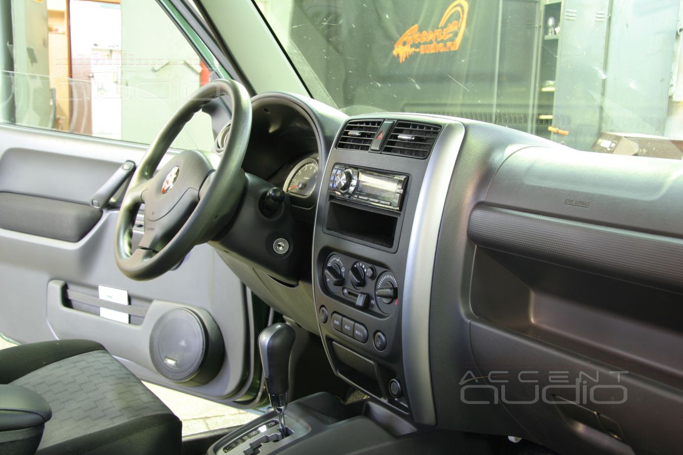 Suzuki Jimny: отличный звук легко и изящно