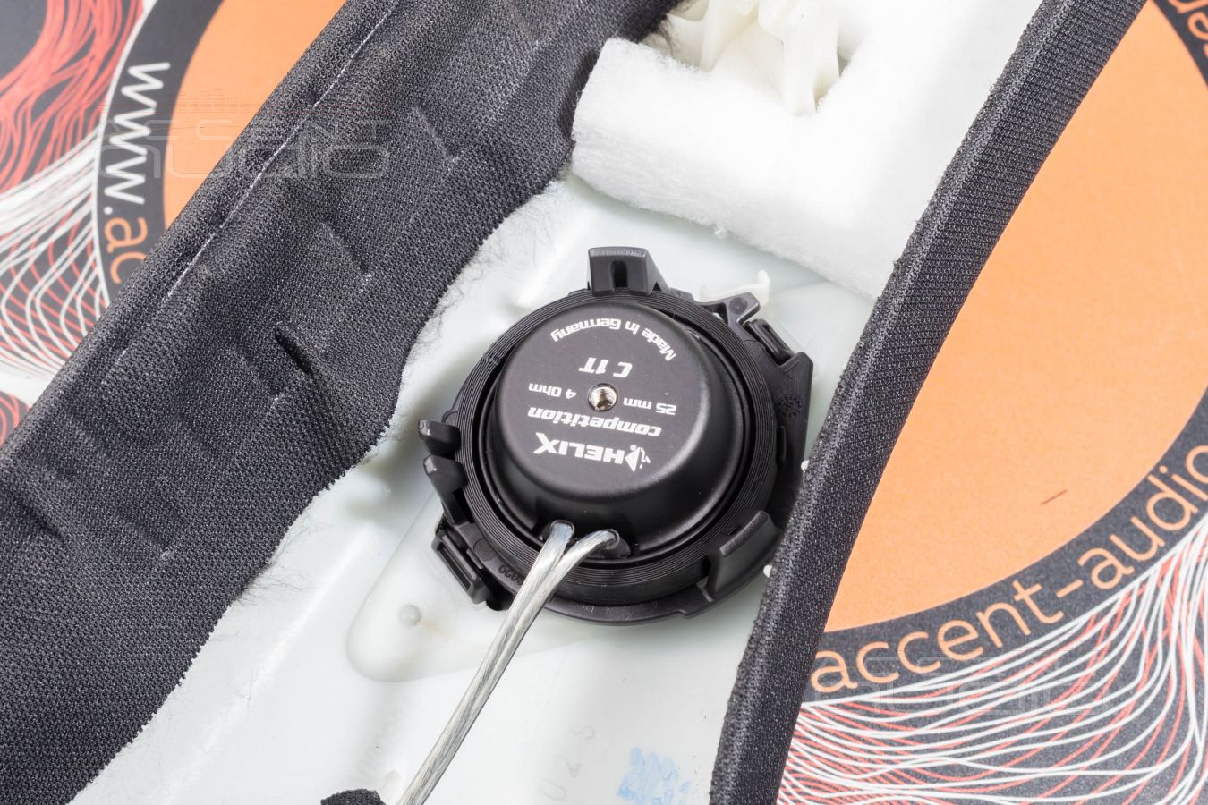 Установка новой акустики в Audi Q3: твитеры Helix C1T штатно !