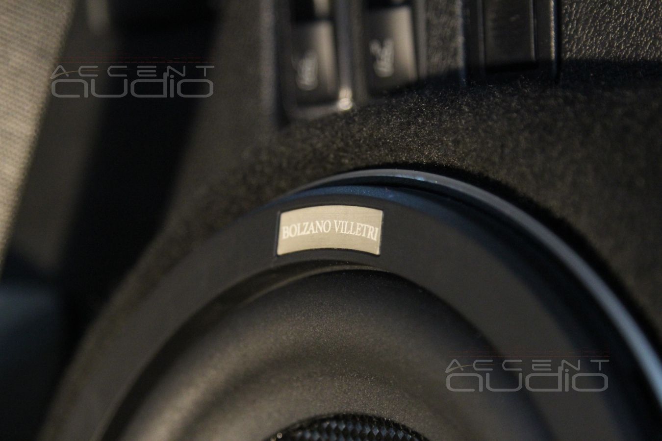 Update: установка сабвуфера в ПРАВОЕ крыло Mercedes GL