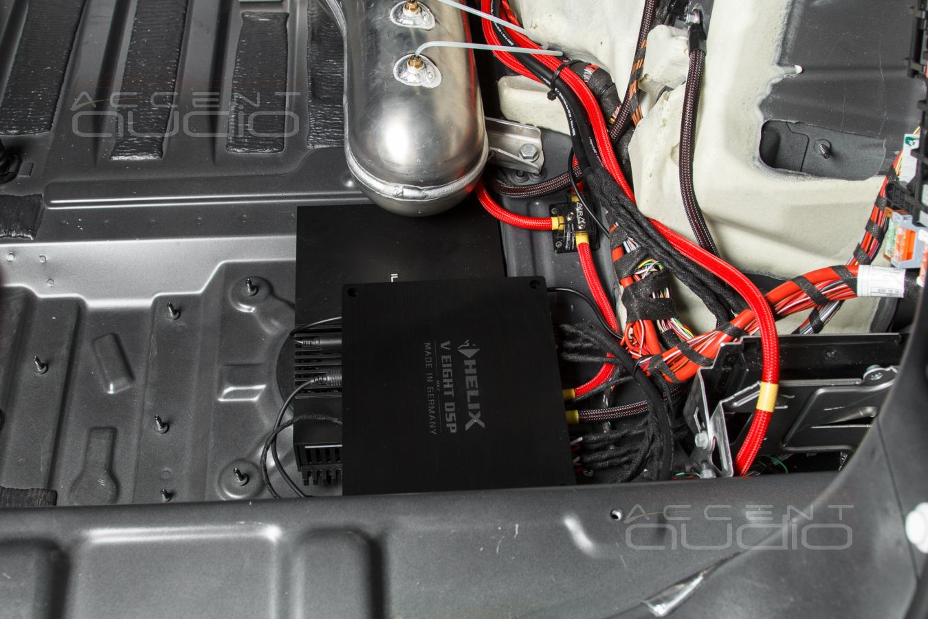 Скрытый монтаж усилителей Helix и Mosconi в Mercedes-Benz GLE Coupe AMG 53