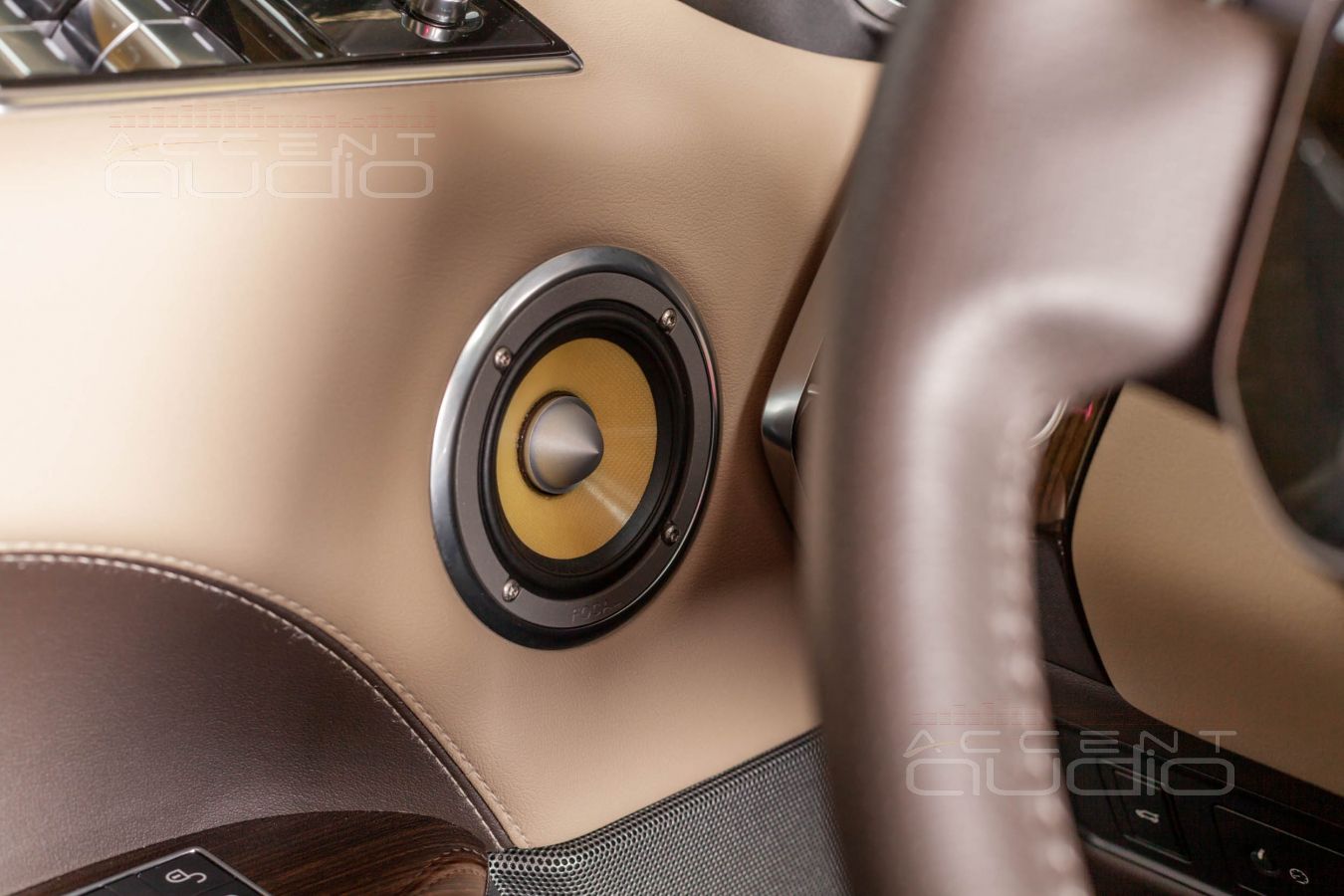 Всё желтое и модное – наружу: установка новой акустики Focal K2 Power в Range Rover Sport