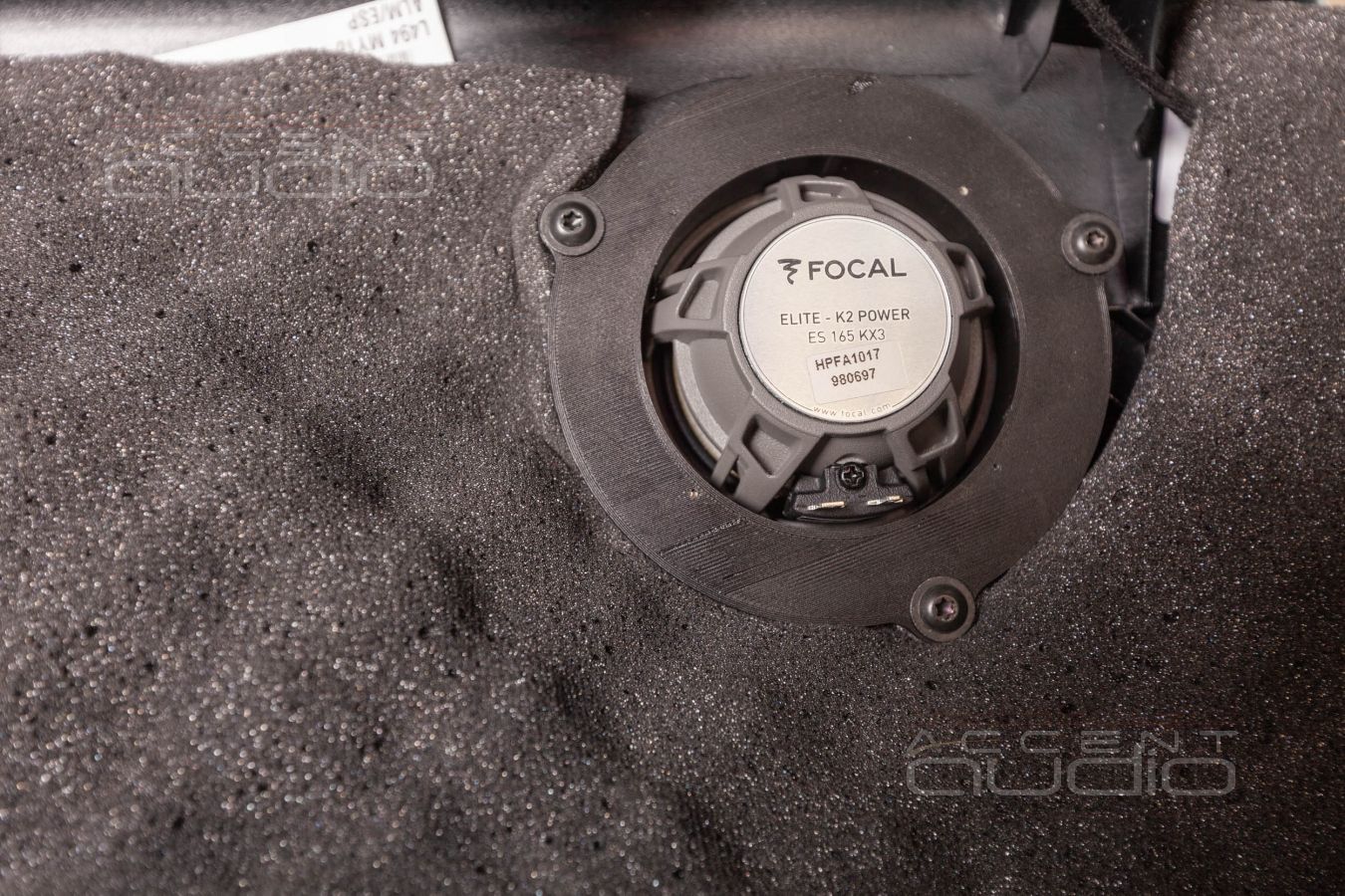 Аудиоподготовка дверей и установка мидбасовых динамиков Focal FLAX в Range Rover Sport