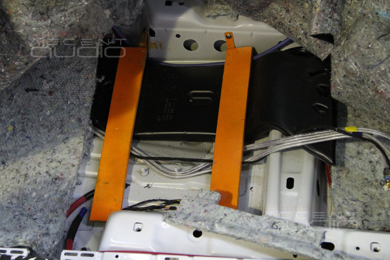 Установка усилителей в Volkswagen Golf 7