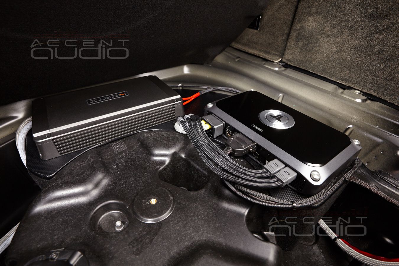 Установка усилителей в Bentley Continental GT