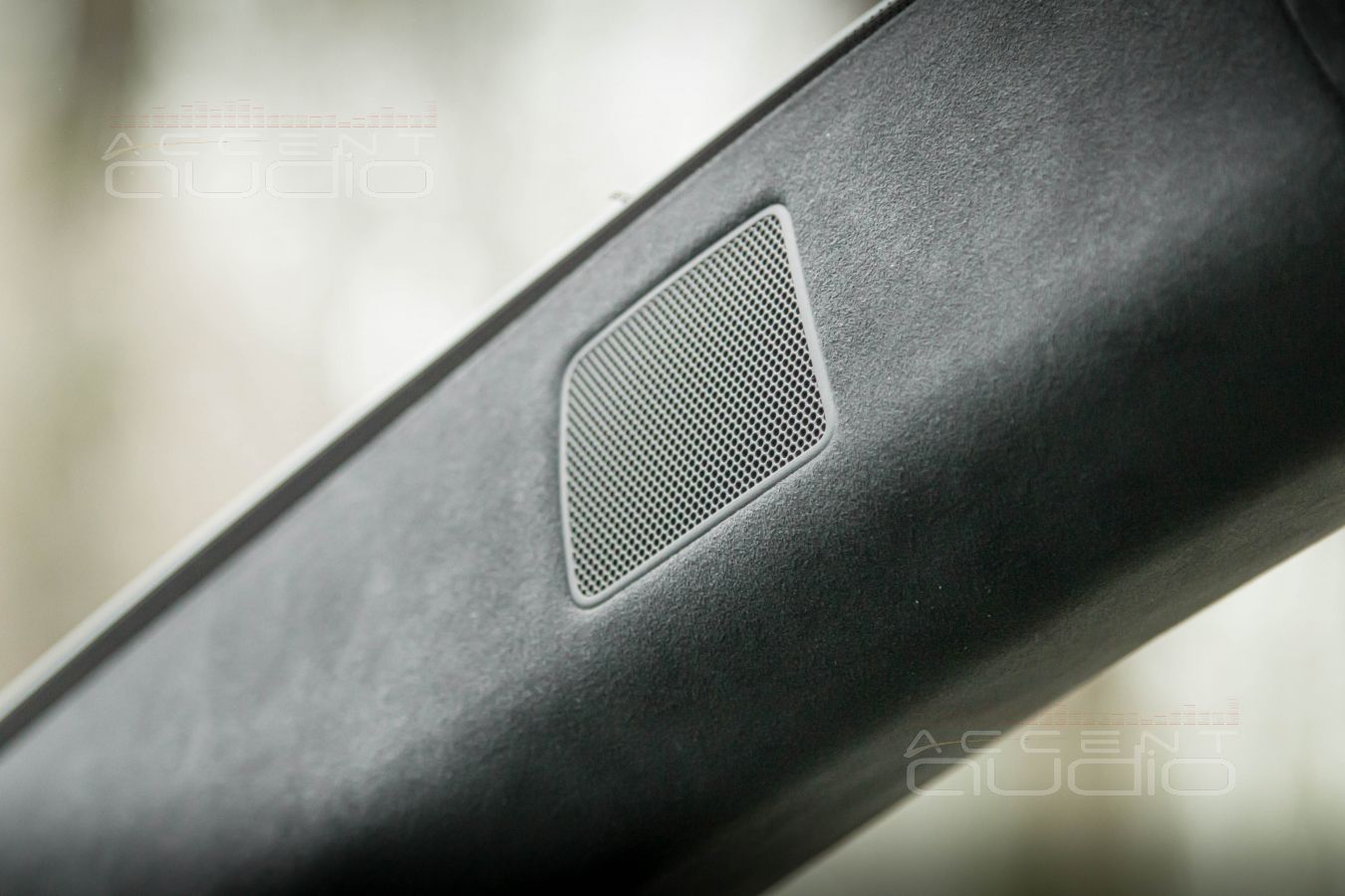 Установка ВЧ в Audi SQ8: аудиофильский монтаж и штатный – оба варианта