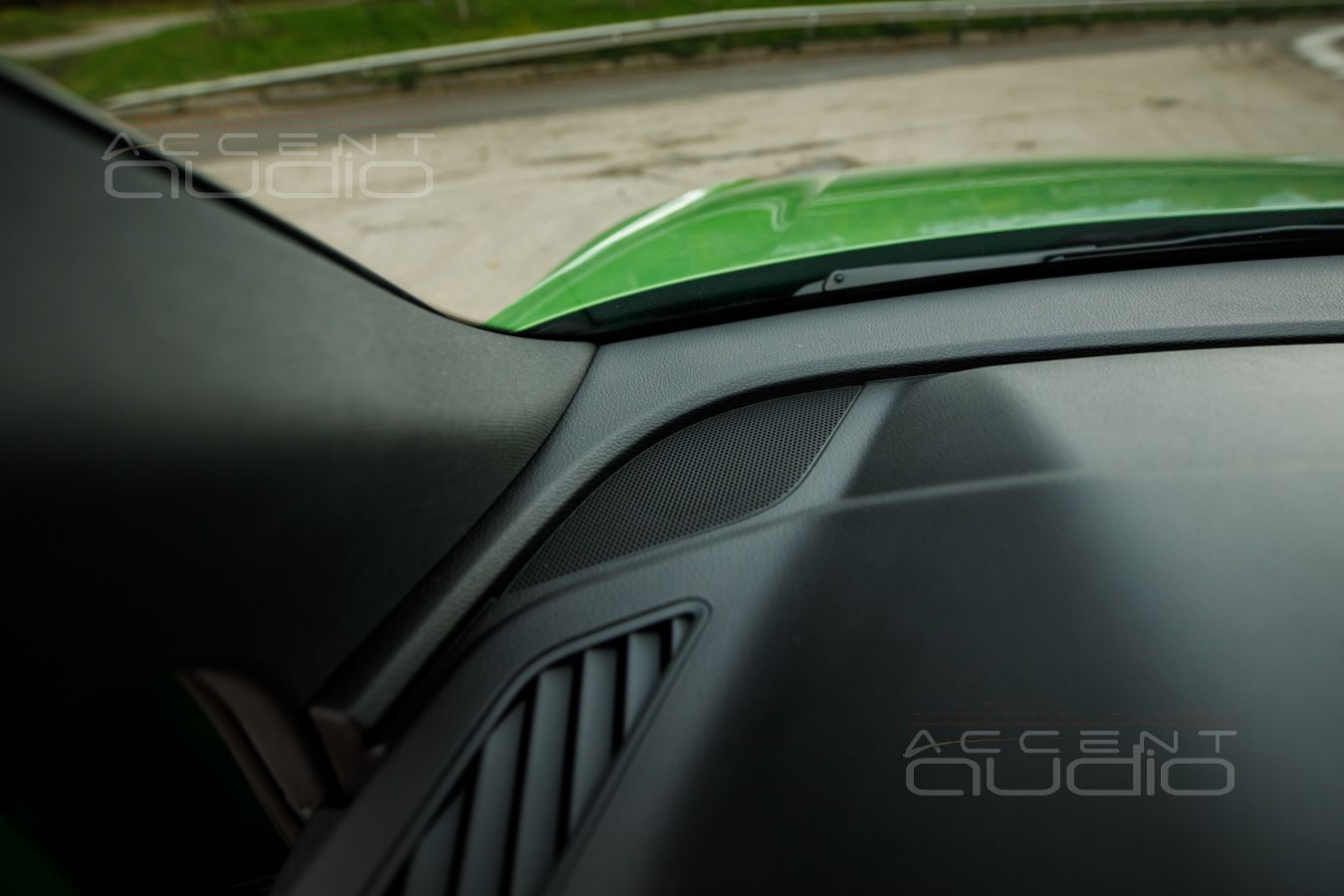 Широкополосники SOAudio штатно: замена пищалок в новой Audi Q5 ll