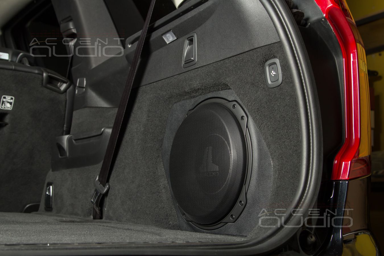 2023 Update: встроенный сабвуфер-стелс для семиместного Volvo XC90