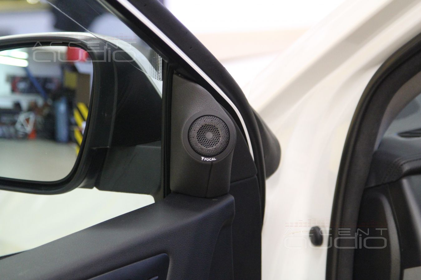 Установка трехкомпонентной акустики Focal 