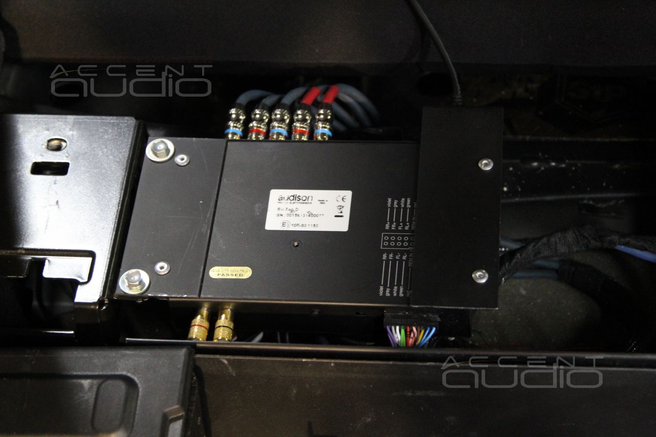 Установка аудиопроцессора Audison и пятиканального усилителя в Mercedes GLK 2014