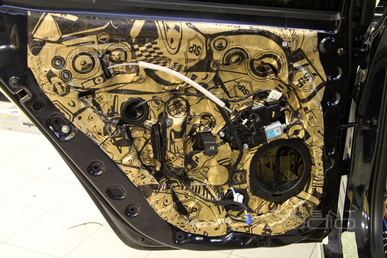 Шумоизоляция пола и задних дверей Kia Optima