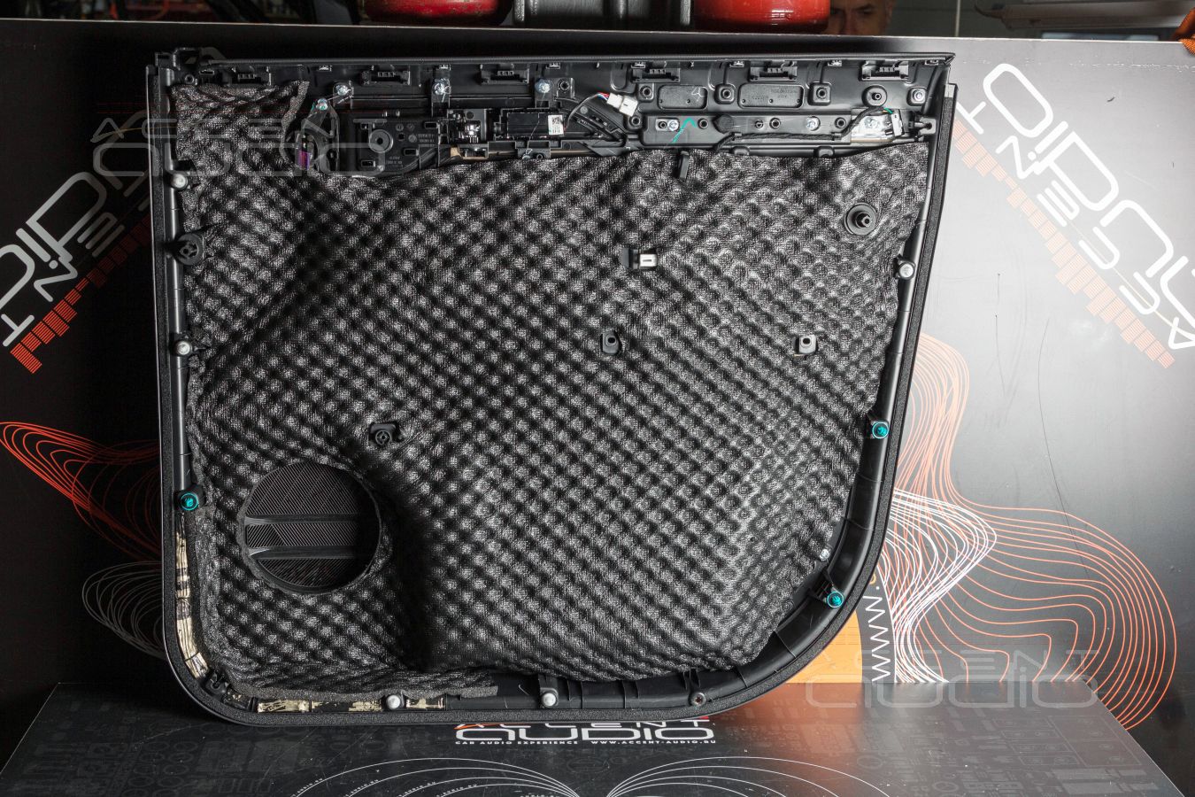 Бюджетные немецкие мидбасы Helix i5 в Jetour T2 – выверенное решение