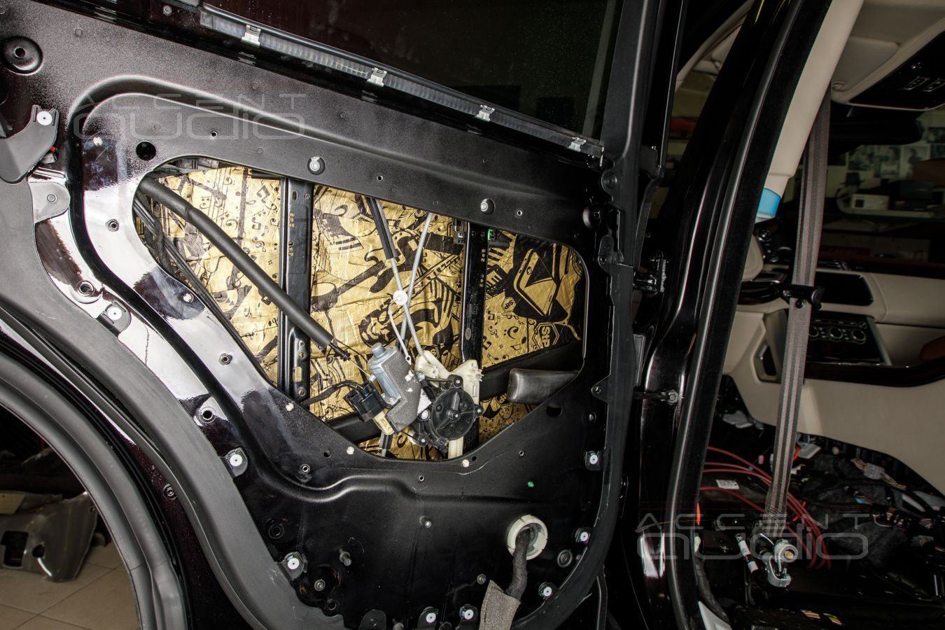 Аудиоподготовка задних дверей RangeRover и установка акустики Morel