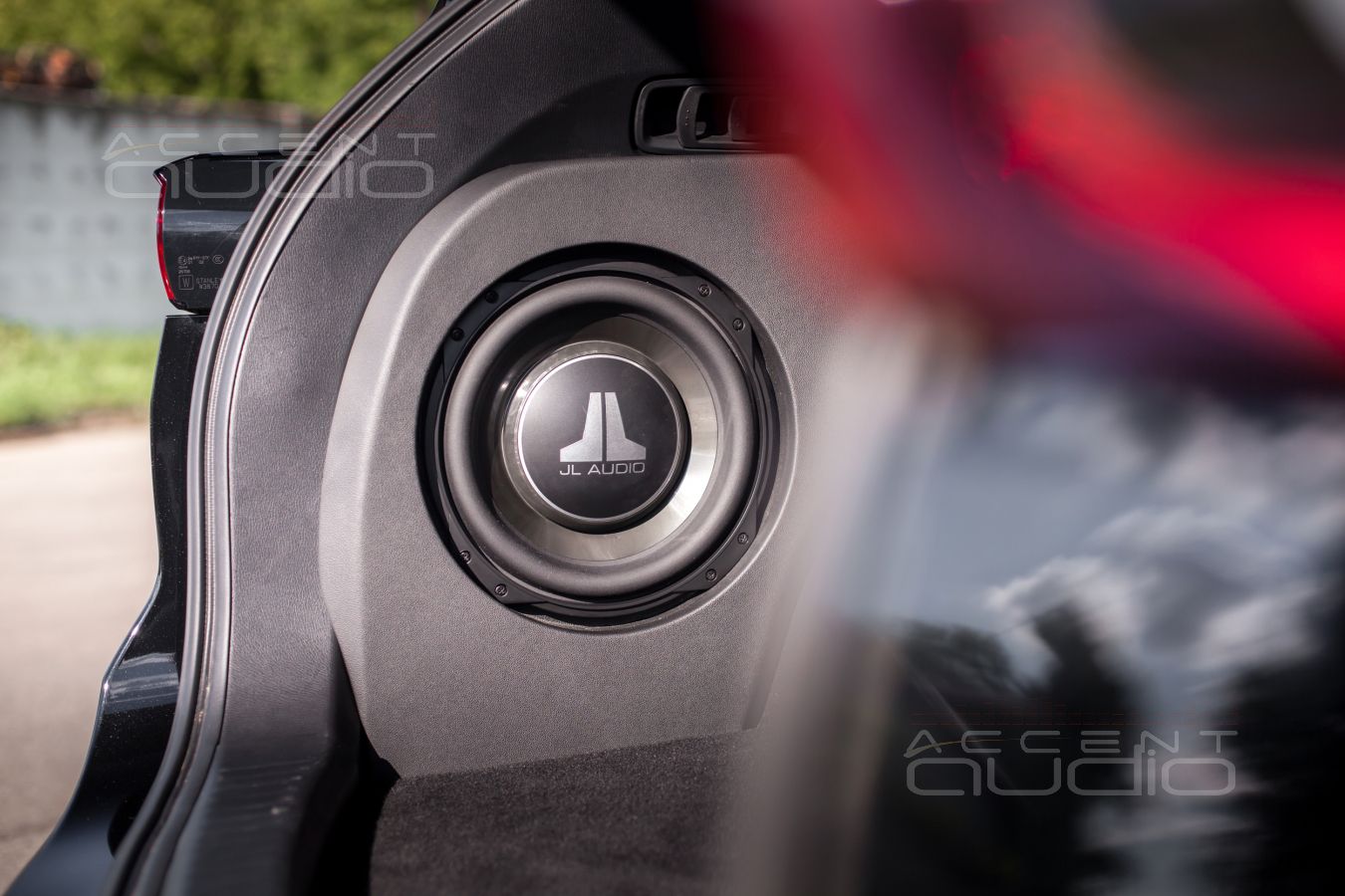 Сабвуфер-стелс с головкой JLAudio 10TW3-D4 для Mazda CX5