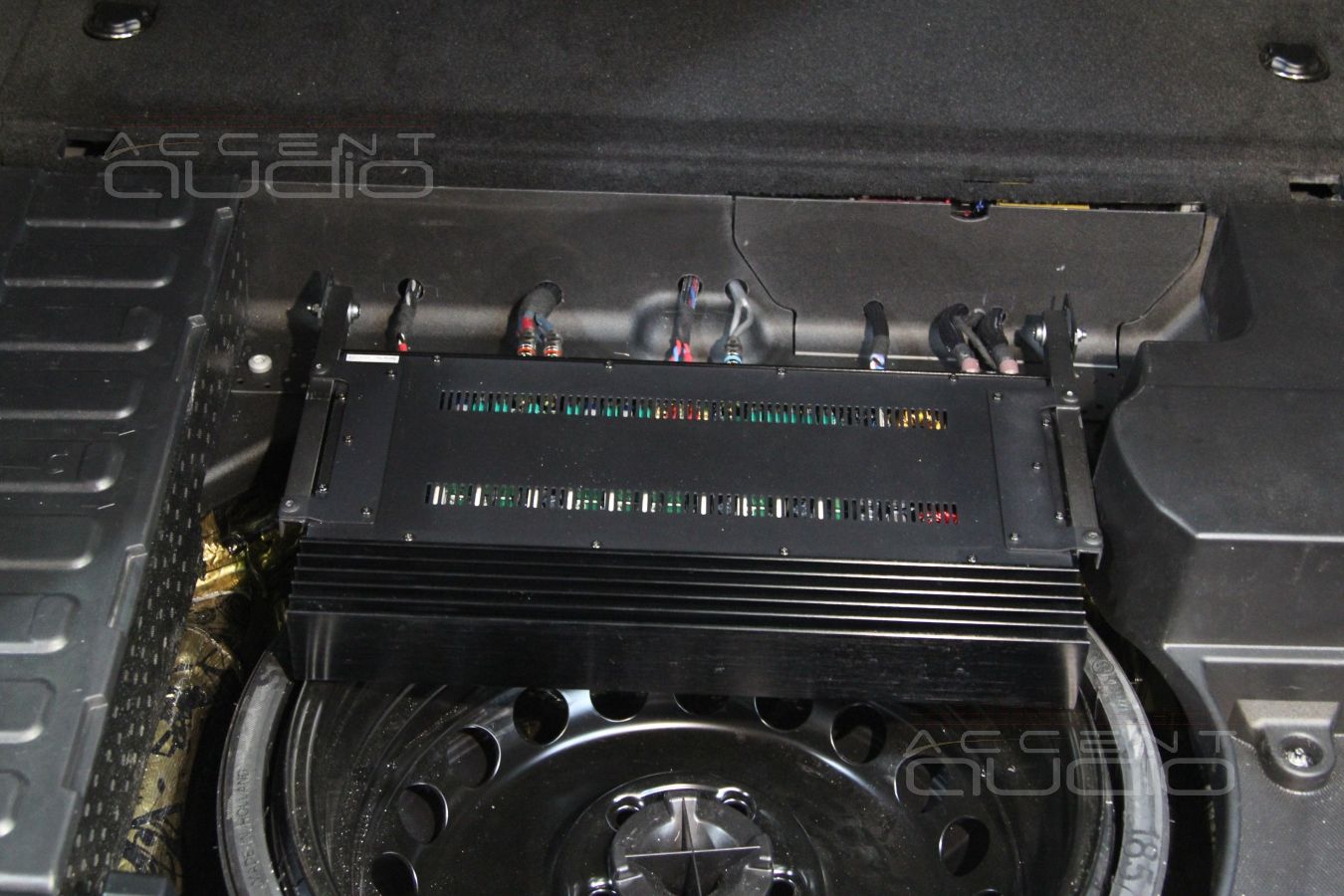 Установка аудиопроцессора Audison и пятиканального усилителя в Mercedes GLK 2014
