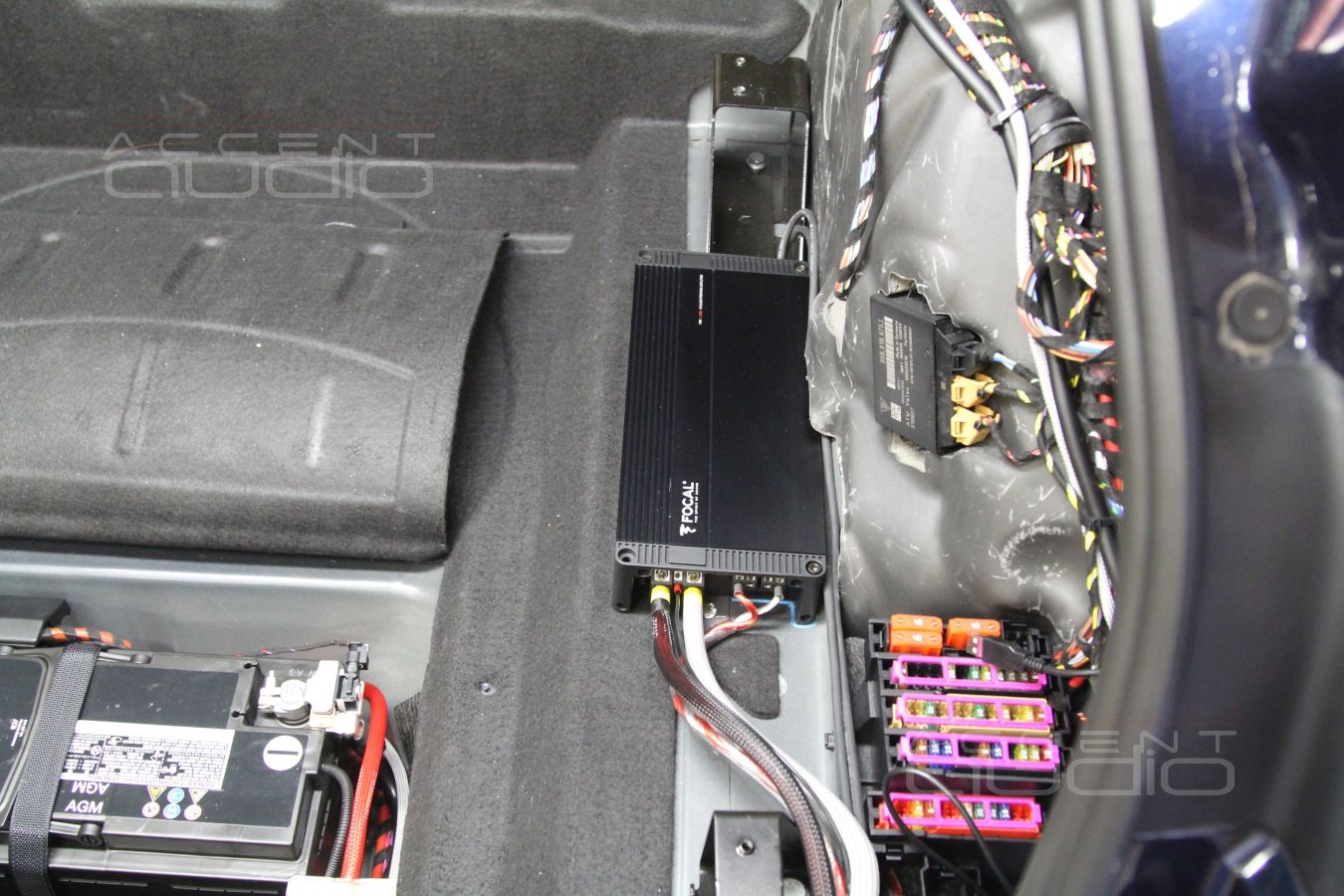 Установка усилителей в Porshe Macan