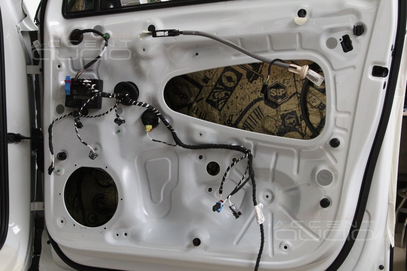 Шумоизоляция Volkswagen Tiguan 2017: аудиоподготовка дверей