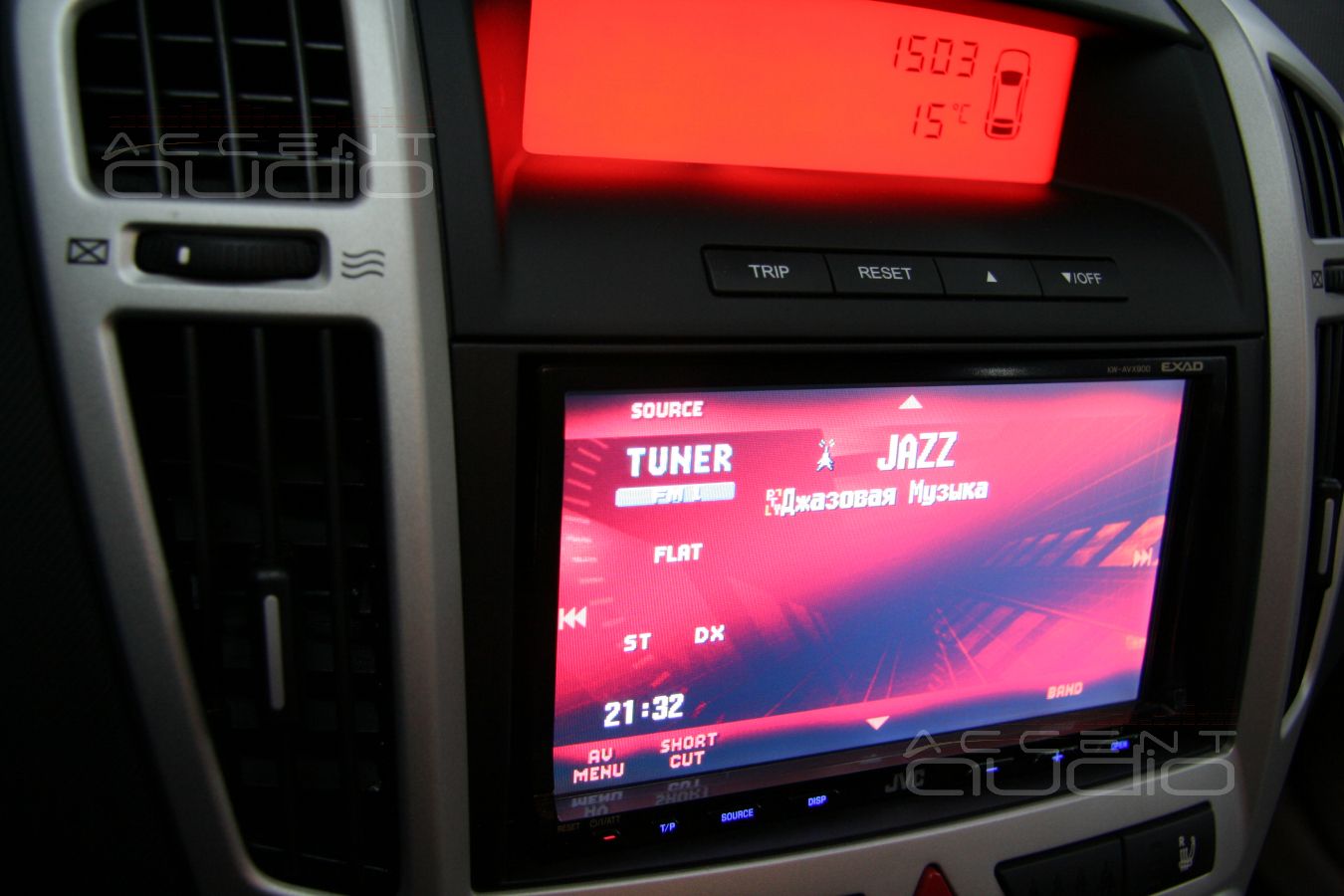 Аудиоинсталляция в Kia Ceed. Мультимедиа на JVC KW-AVX 900.