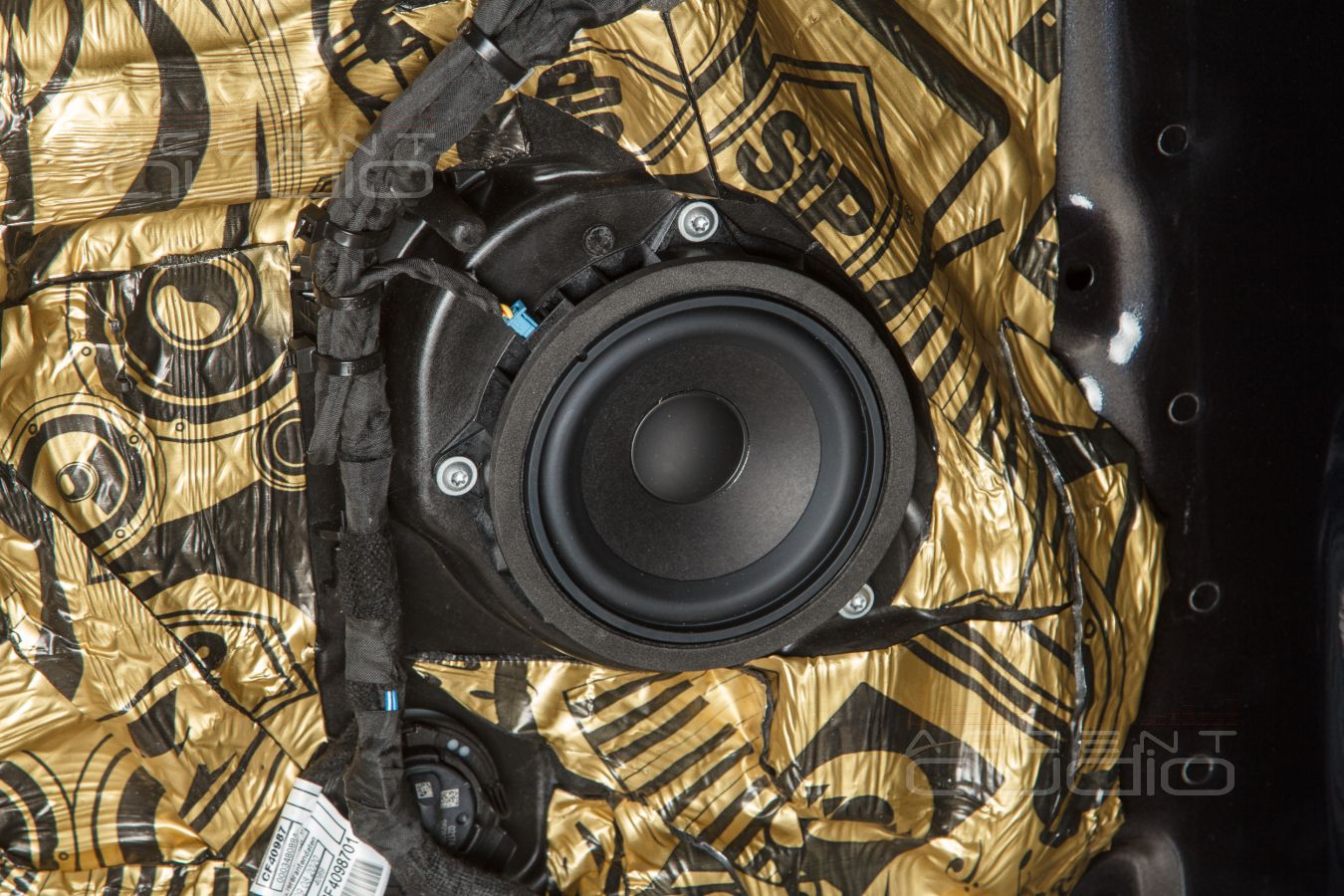 Виброизоляция дверей и установка СЧ и ВЧ излучателей GroundZero по заводским местам