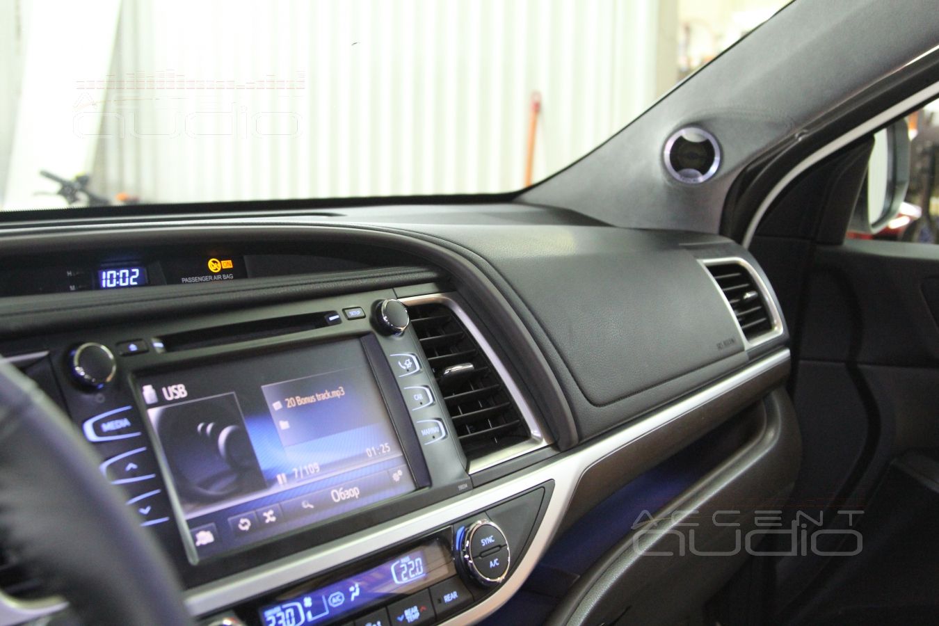 Focal KRX 2 в Toyota Highlander