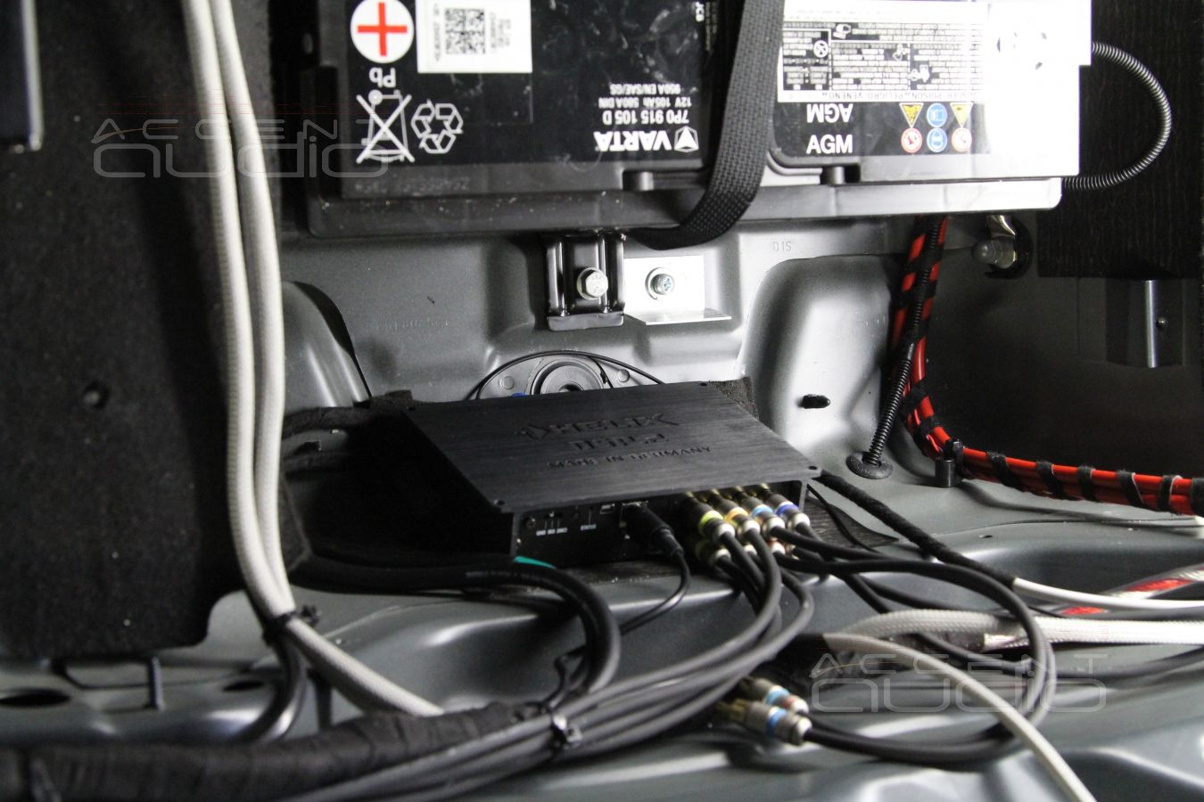 Установка усилителей в Porshe Macan