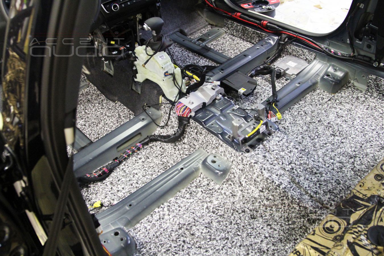 Шумоизоляция пола и задних дверей Kia Optima