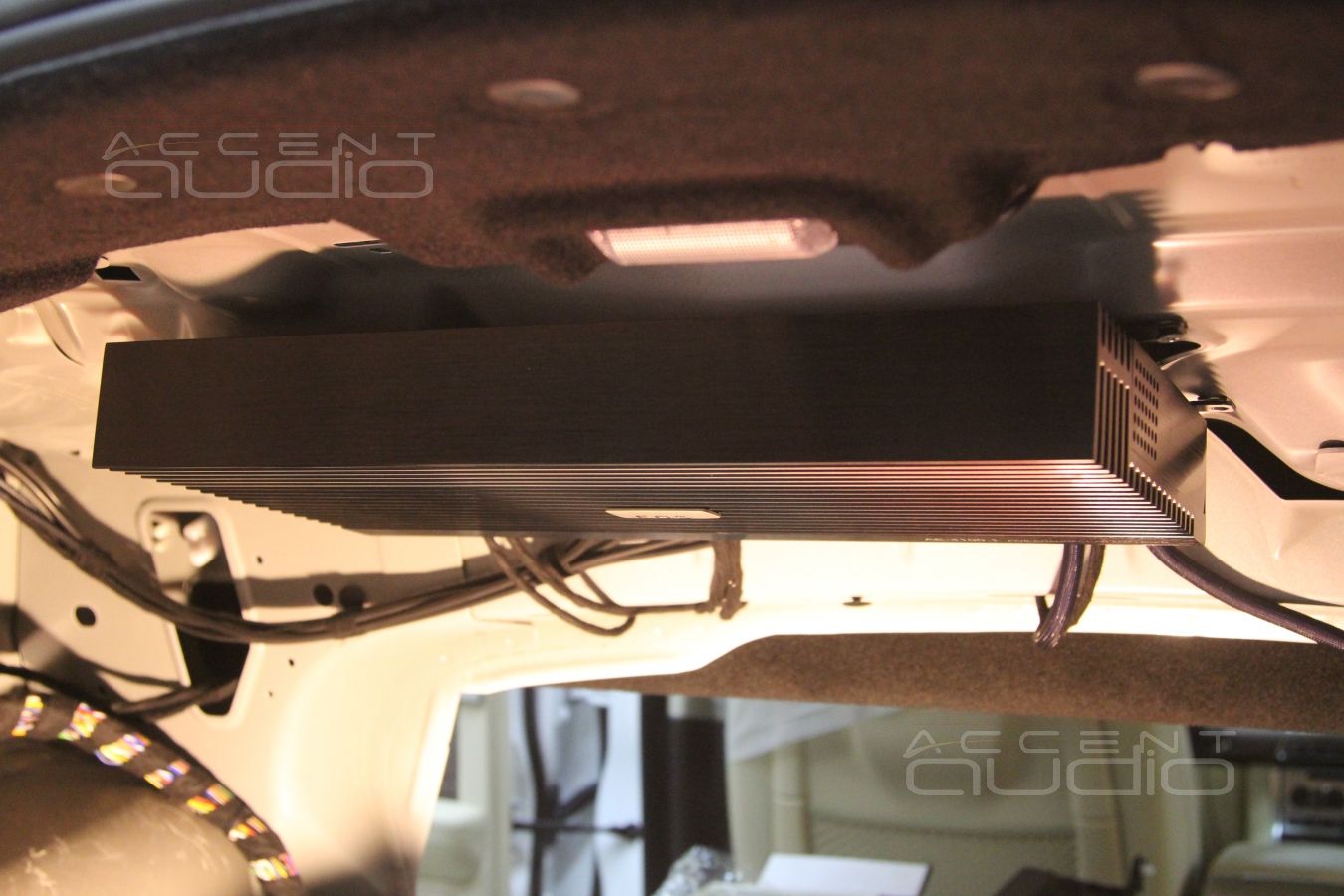 Великолепный новый Jaguar XF и его новая Hi-End аудиосистема.