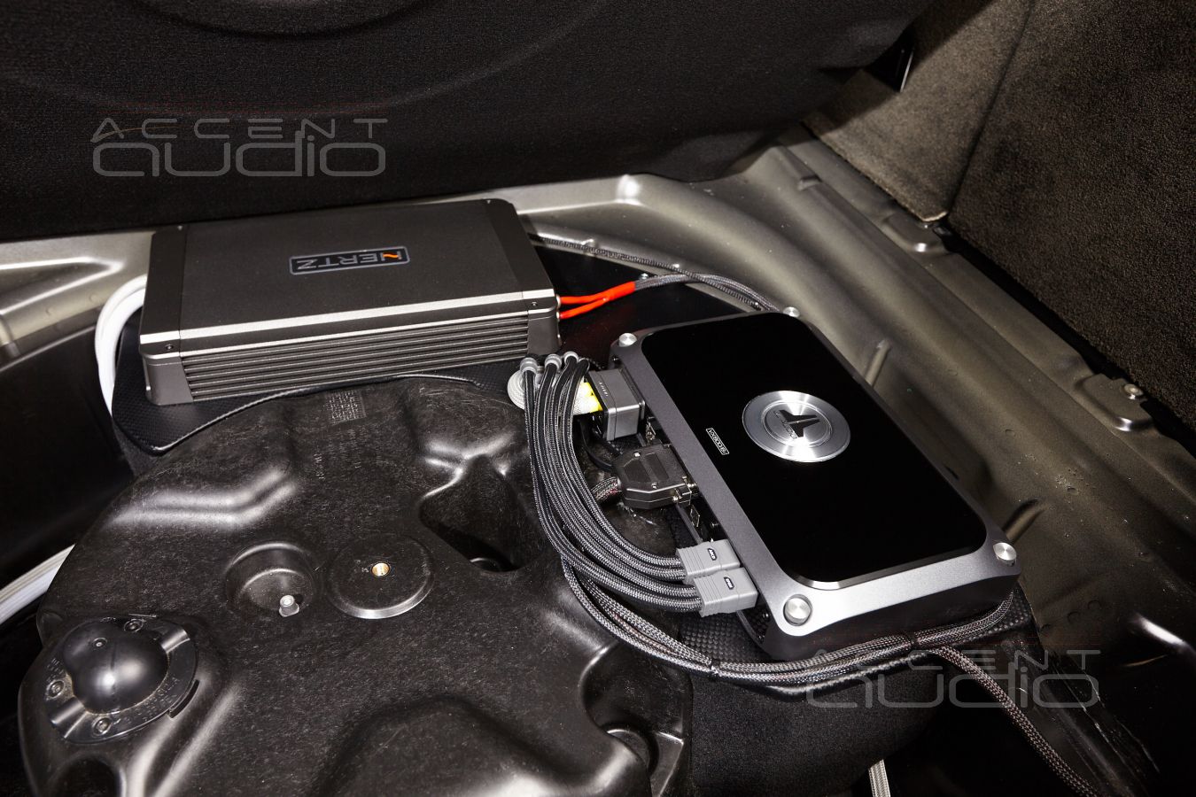 Установка усилителей в Bentley Continental GT