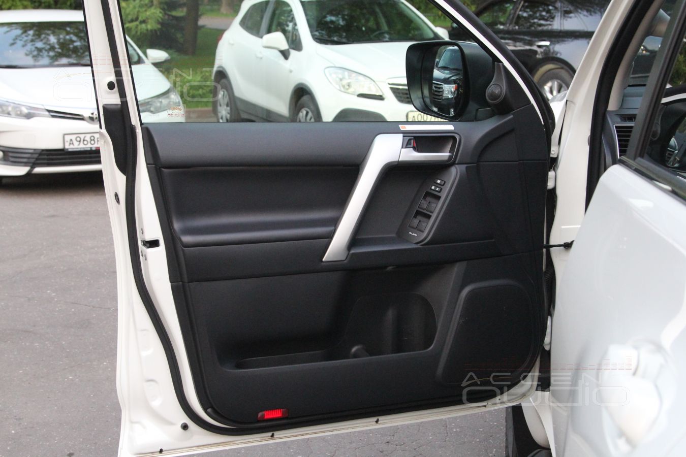 Установка трехполосной акустики в Toyota Prado 150: замечательные мидбасы Focal MW PS165F3 в дверях