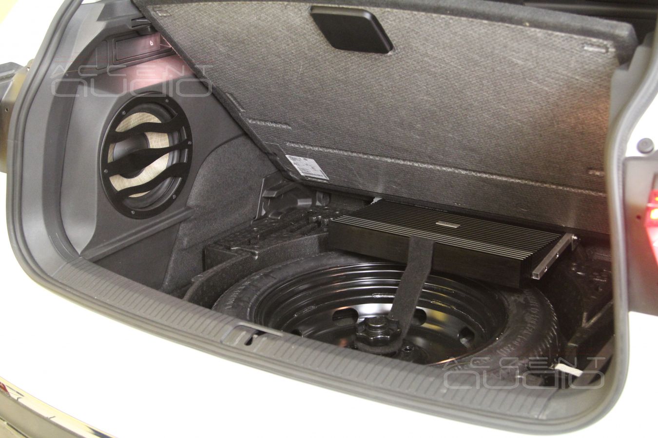 Интеграция пятиканального усилителя E.O.S в новом Volkswagen Tiguan