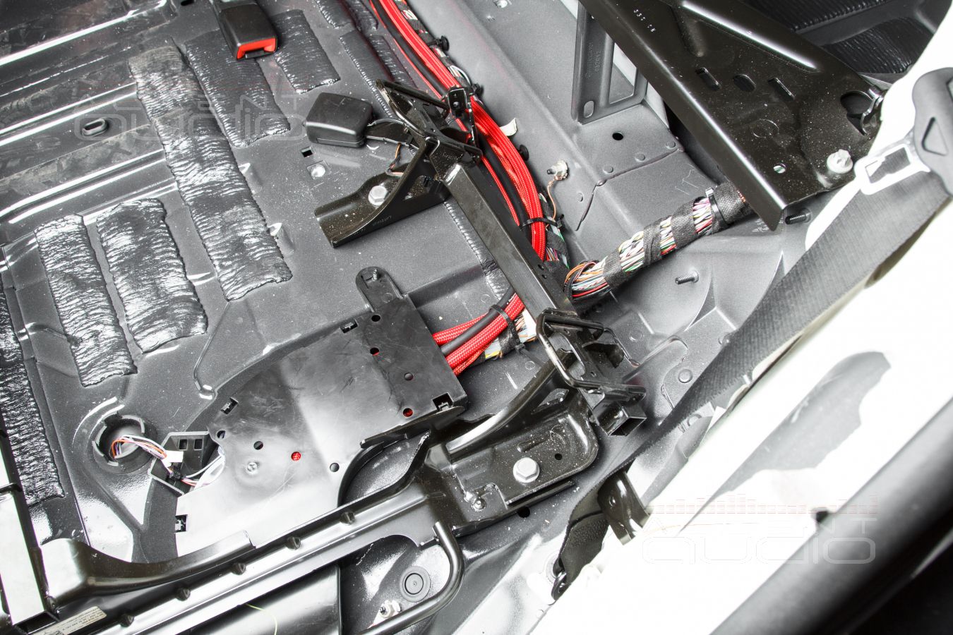 Скрытый монтаж усилителей Helix и Mosconi в Mercedes-Benz GLE Coupe AMG 53