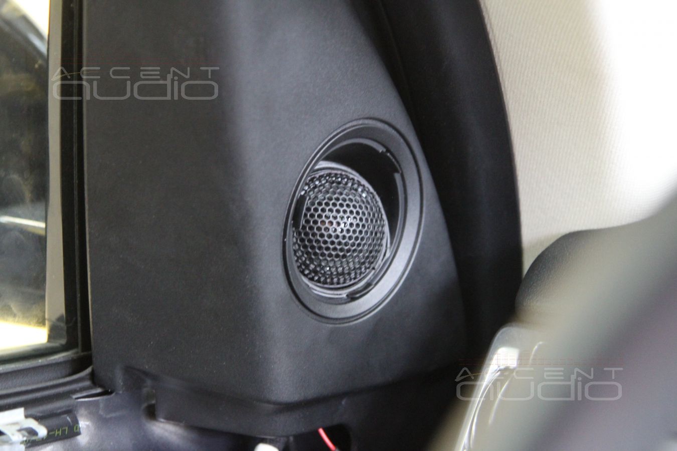 Установка новой акустики Eton в LandRover Discovery Sport