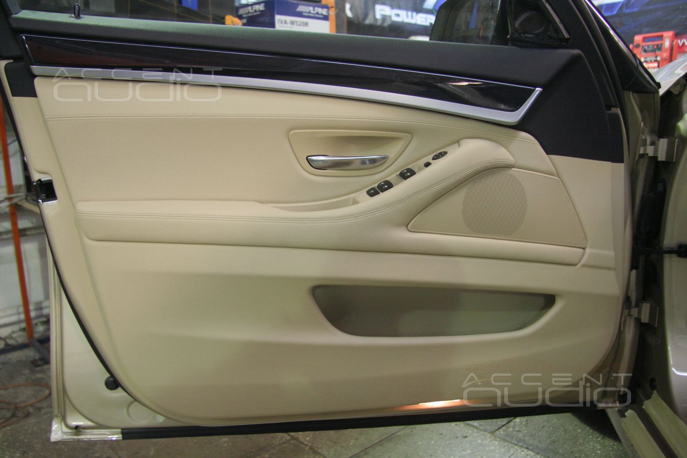 Интеграция Hi-End аудиосистемы в новый BMW 523 F10